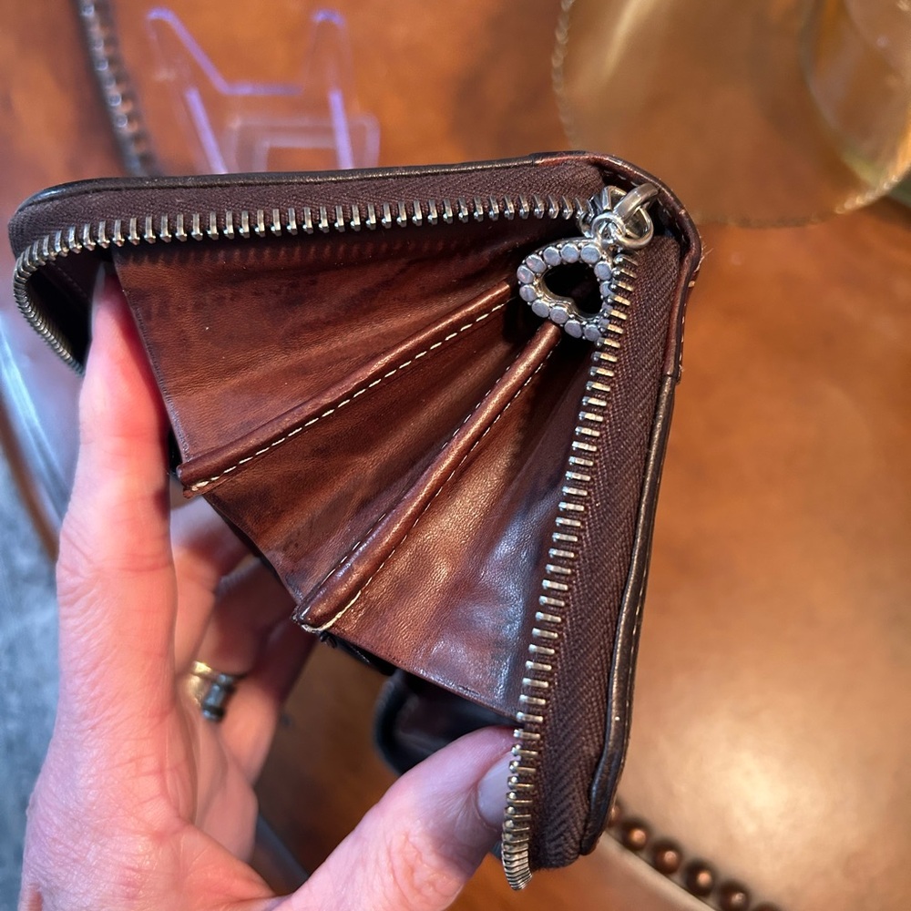 Dooney & Bourke Brown Leather Wallet 7.5x4 - Picture 10 of 10